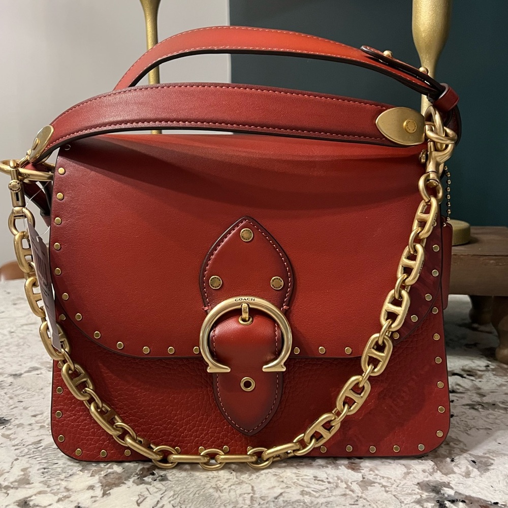 Coach Rivet Beat Bag ⭐️NWT 🔥Rare red/sand color